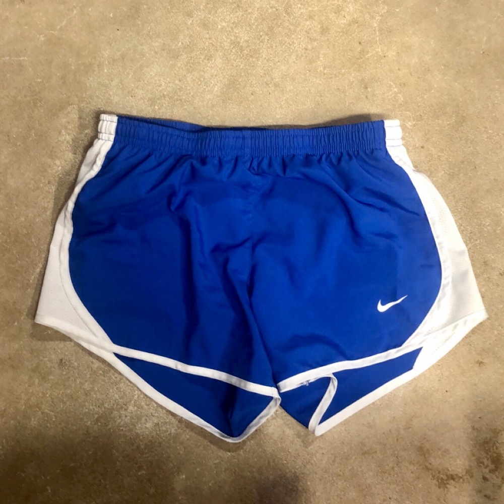 medium nike shorts